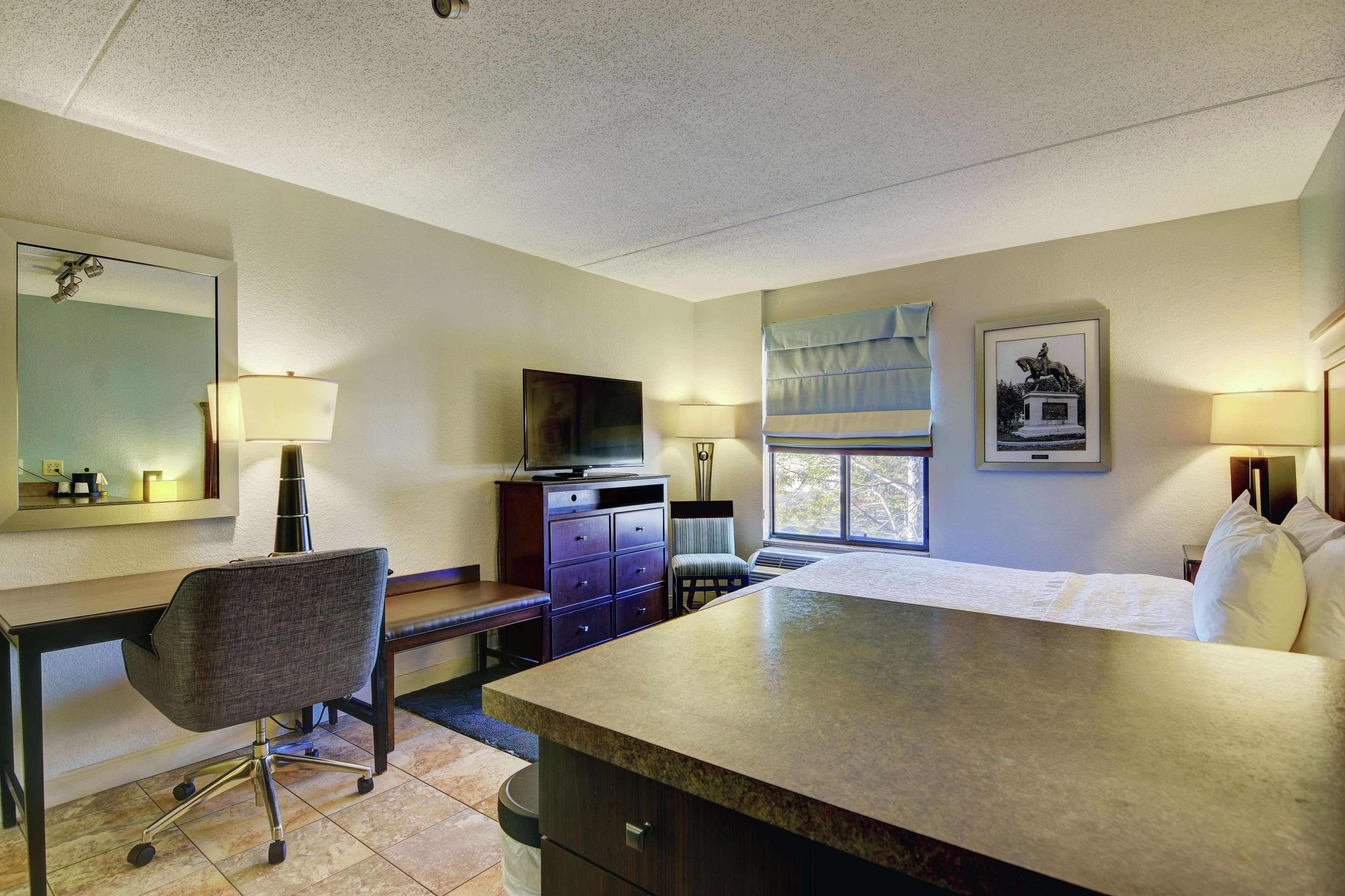 Hampton Inn Portsmouth Central Exterior foto