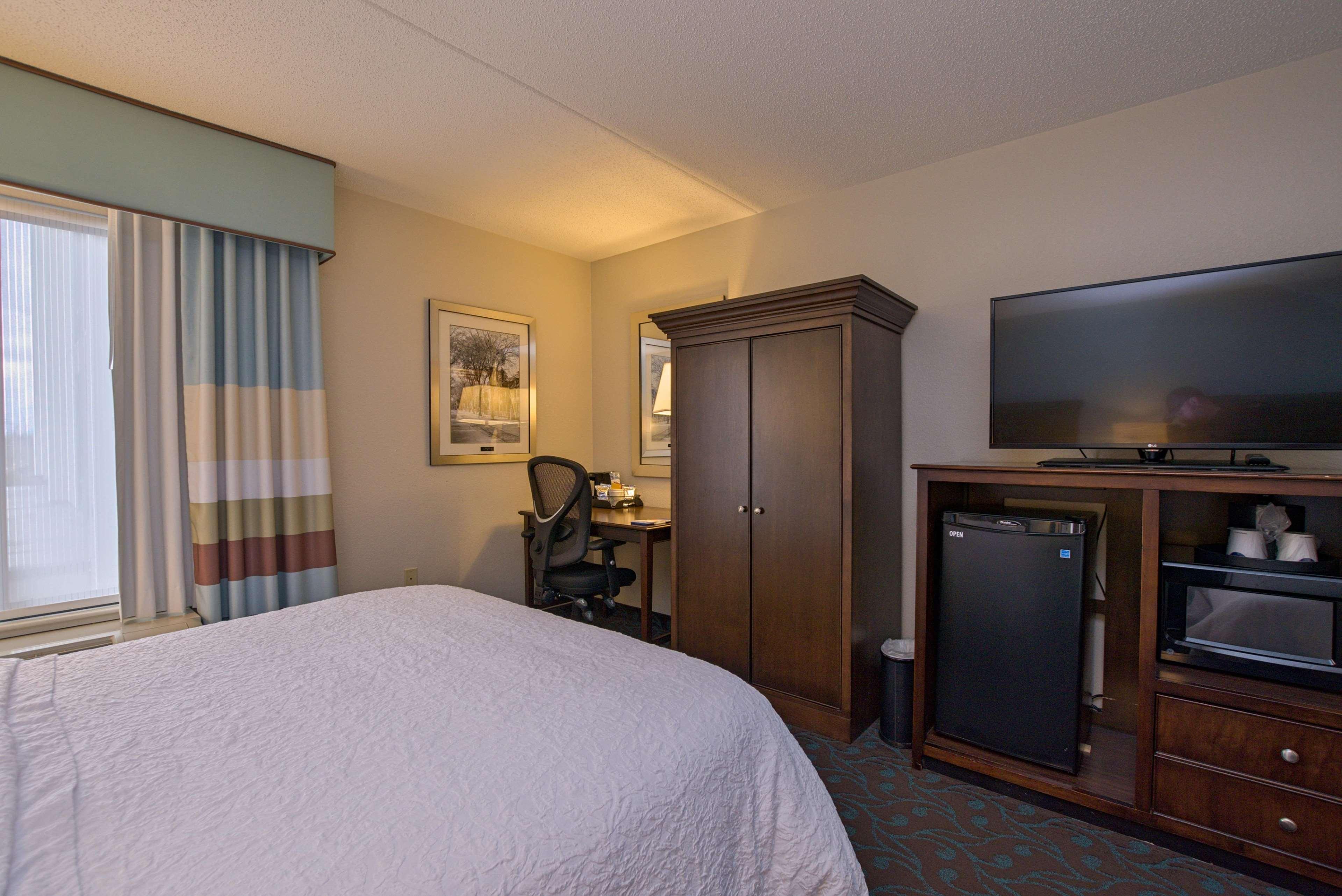 Hampton Inn Portsmouth Central Exterior foto