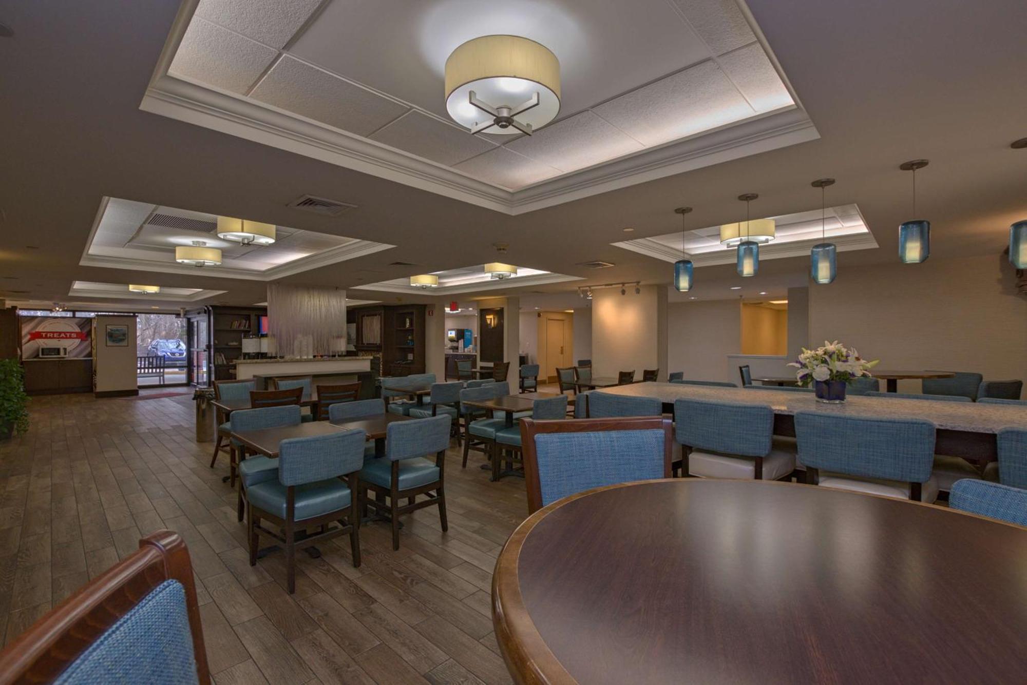 Hampton Inn Portsmouth Central Exterior foto