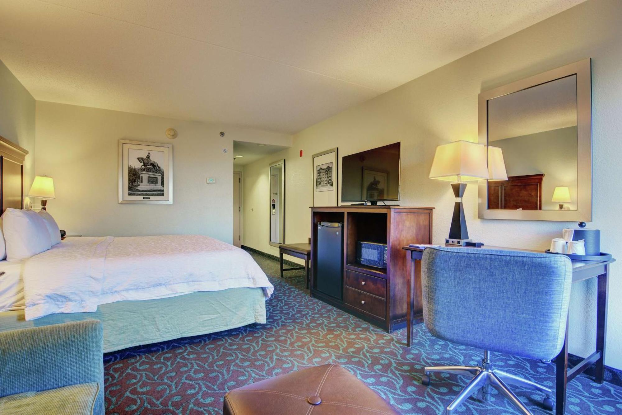 Hampton Inn Portsmouth Central Exterior foto