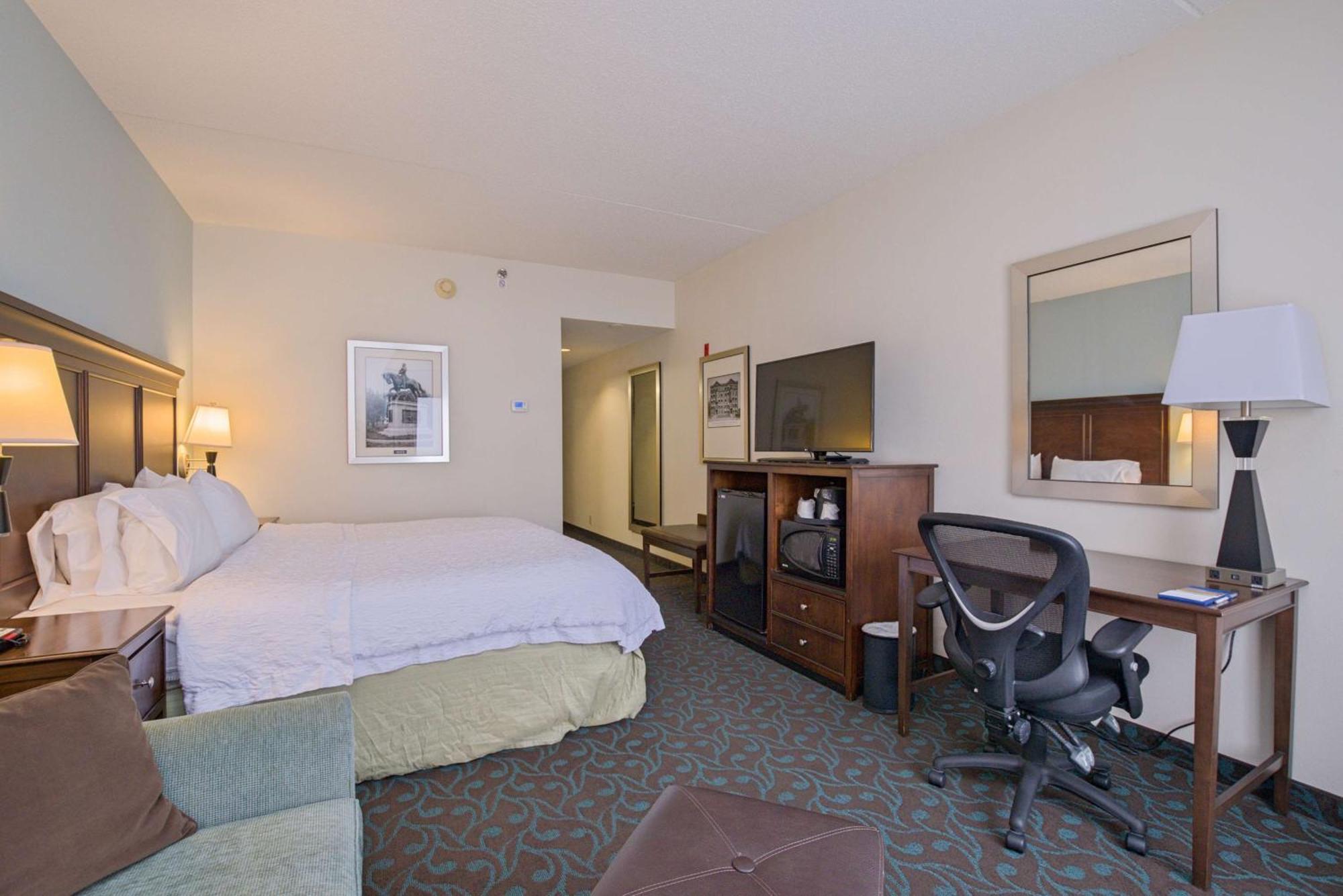 Hampton Inn Portsmouth Central Exterior foto